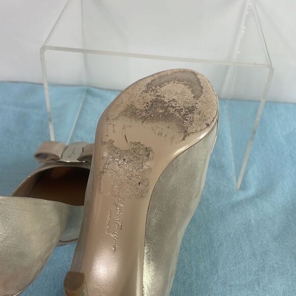 Salvatore Ferragamo Gold Stiletto Bow Front Pumps Shoes - Picture 5 of 5